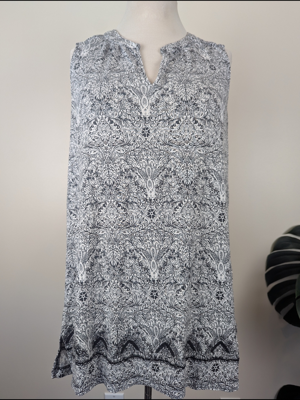 Dalia Black & White Paisley Sleeveless Tunic With Embroidered Details Women's L